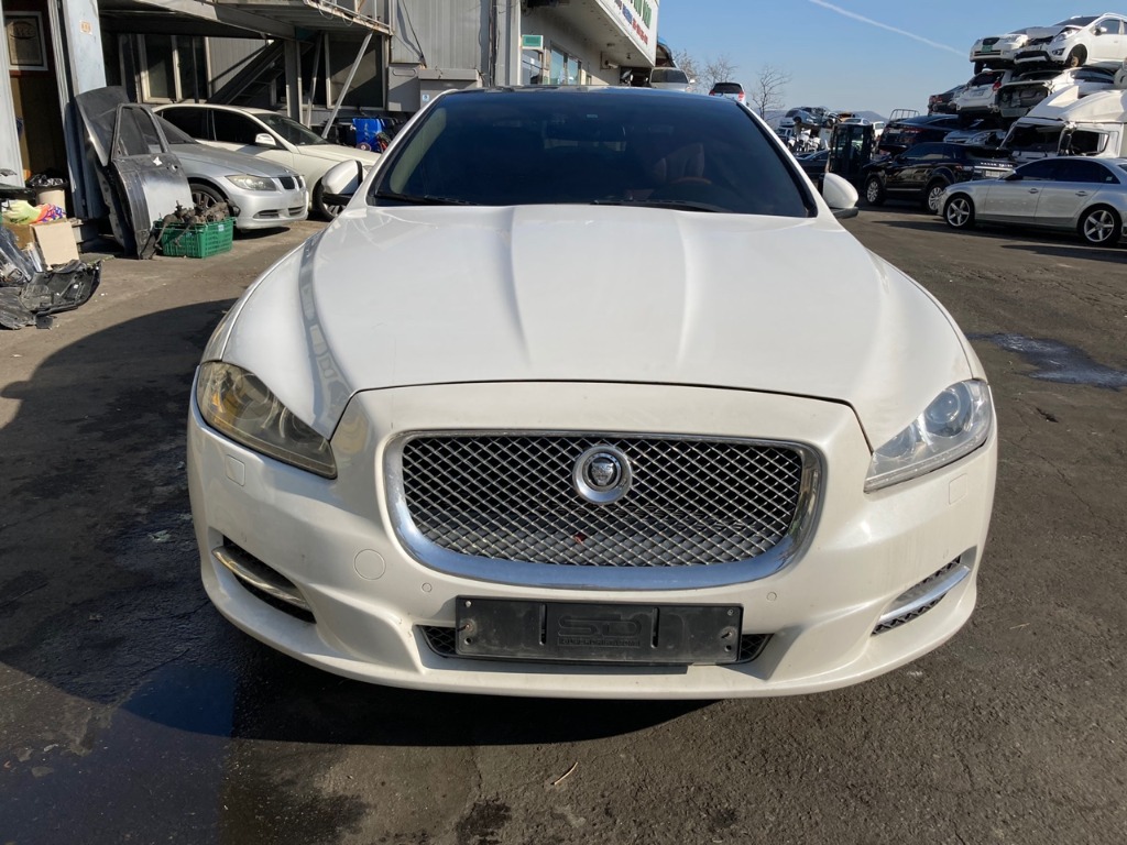 SAJAA2225CNV31831 Jaguar Xj 3.0d
