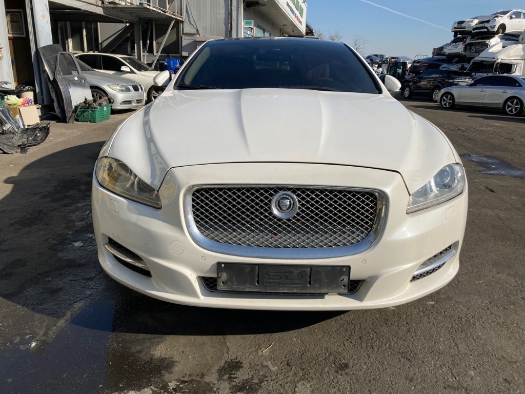 SAJAA2225CNV31831 Jaguar Xj 3.0d