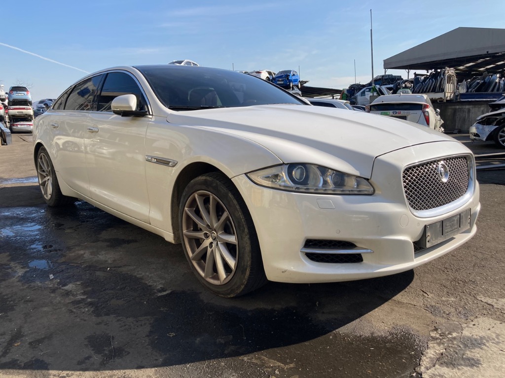 SAJAA2225CNV31831 Jaguar Xj 3.0d