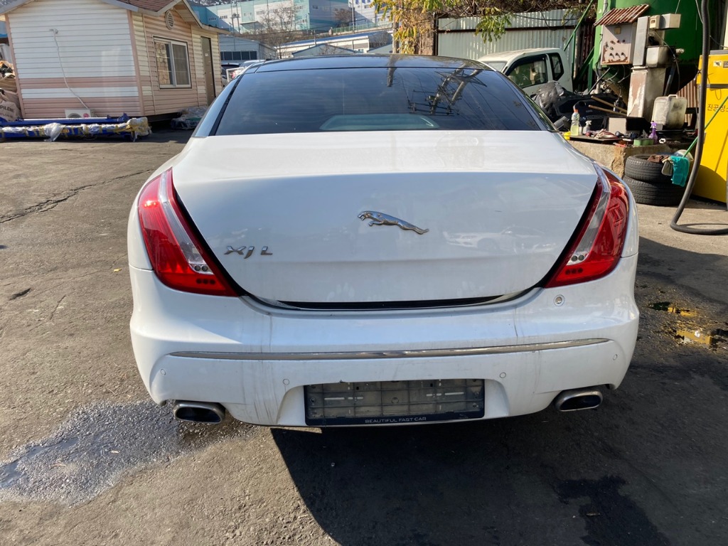 SAJAA2225CNV31831 Jaguar Xj 3.0d