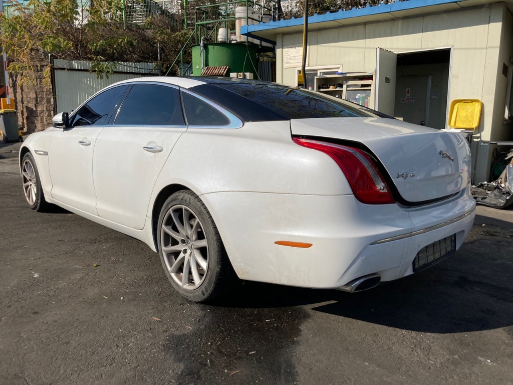 SAJAA2225CNV31831 Jaguar Xj 3.0d