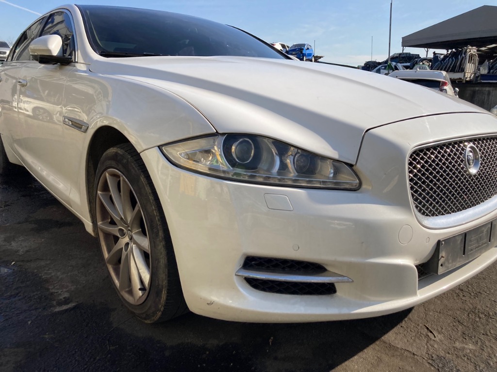 SAJAA2225CNV31831 Jaguar Xj 3.0d