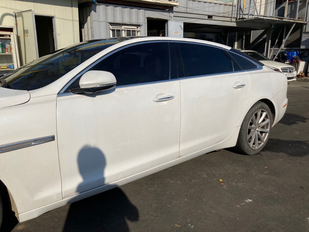 SAJAA2225CNV31831 Jaguar Xj 3.0d