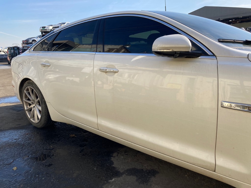 SAJAA2225CNV31831 Jaguar Xj 3.0d