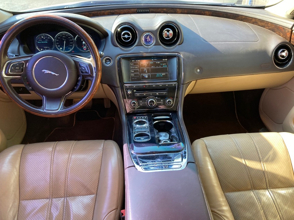 SAJAA2225CNV31831 Jaguar Xj 3.0d