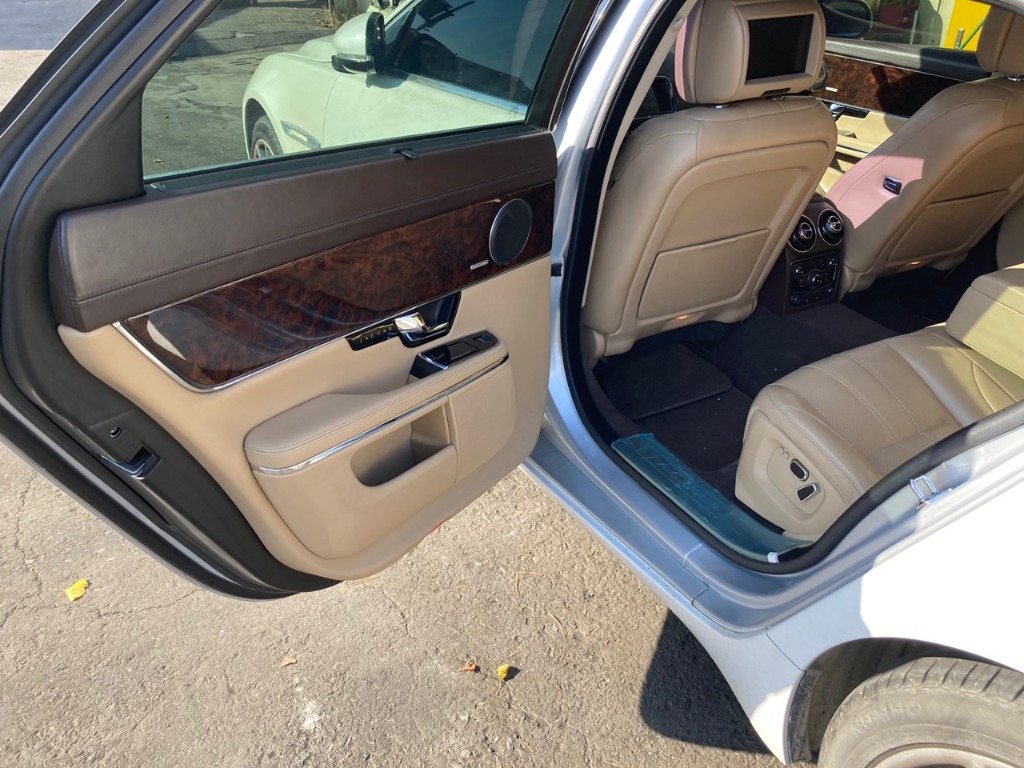 SAJAA2225CNV31831 Jaguar Xj 3.0d