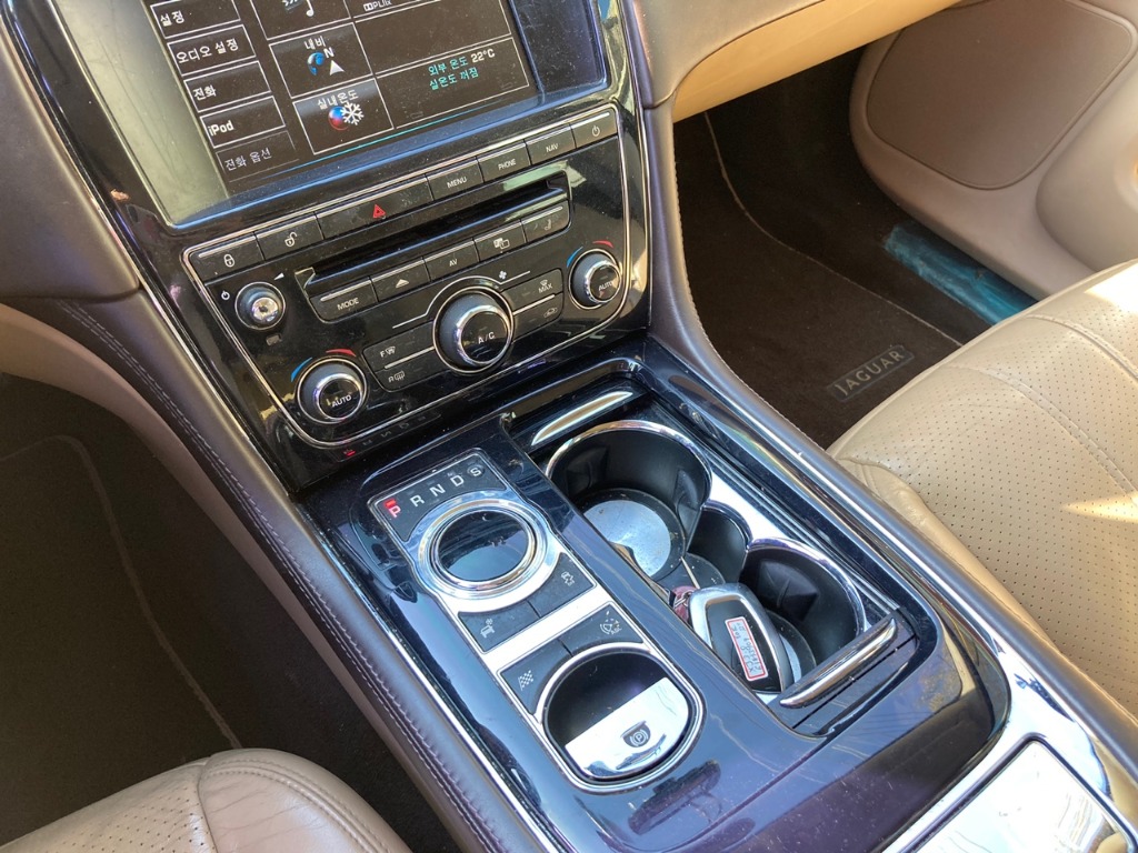 SAJAA2225CNV31831 Jaguar Xj 3.0d