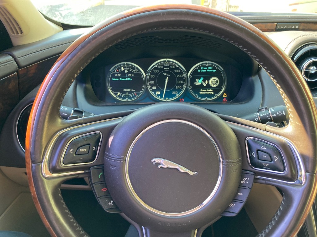 SAJAA2225CNV31831 Jaguar Xj 3.0d