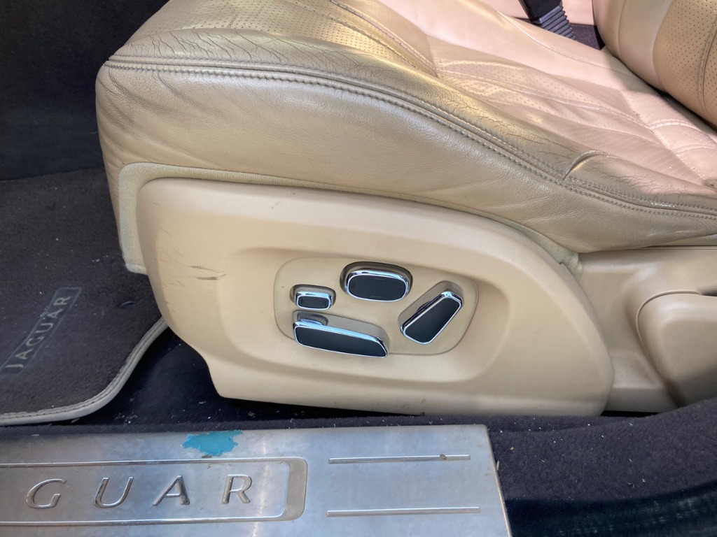 SAJAA2225CNV31831 Jaguar Xj 3.0d