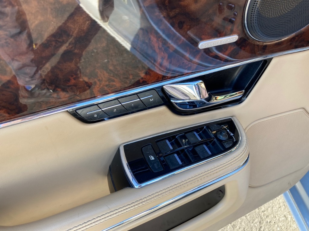 SAJAA2225CNV31831 Jaguar Xj 3.0d