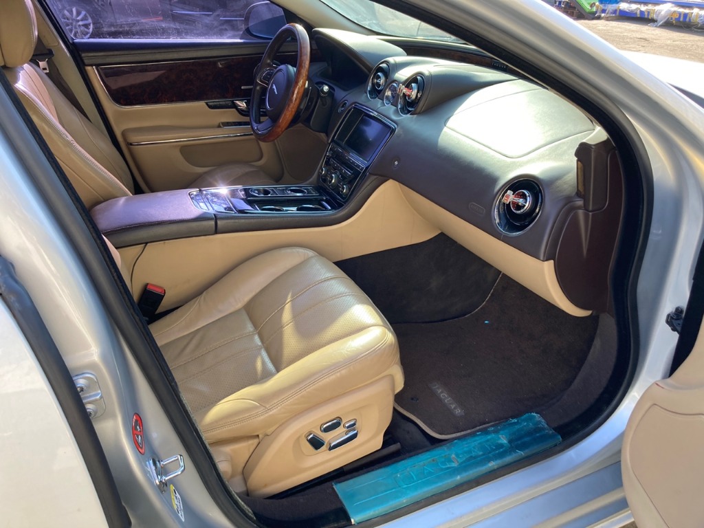 SAJAA2225CNV31831 Jaguar Xj 3.0d