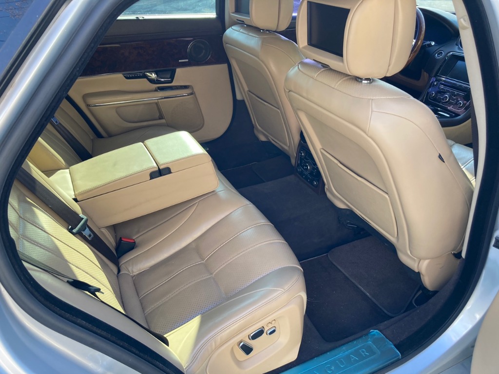 SAJAA2225CNV31831 Jaguar Xj 3.0d