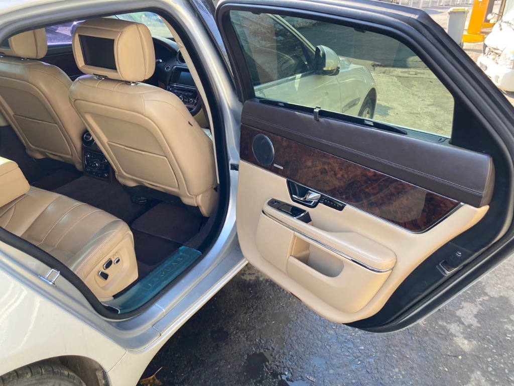 SAJAA2225CNV31831 Jaguar Xj 3.0d
