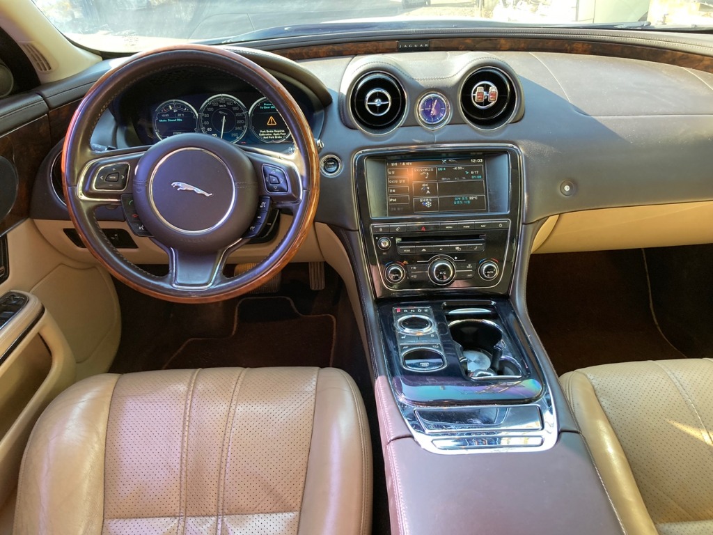 SAJAA2225CNV31831 Jaguar Xj 3.0d