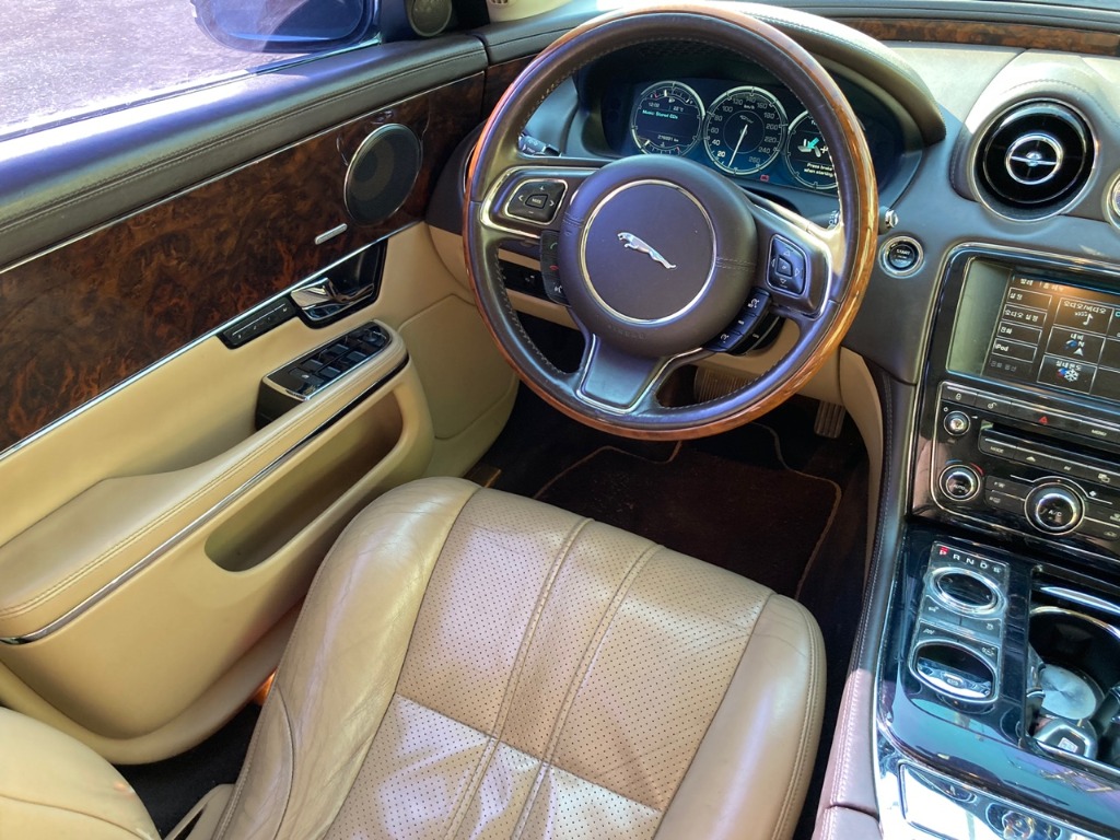 SAJAA2225CNV31831 Jaguar Xj 3.0d