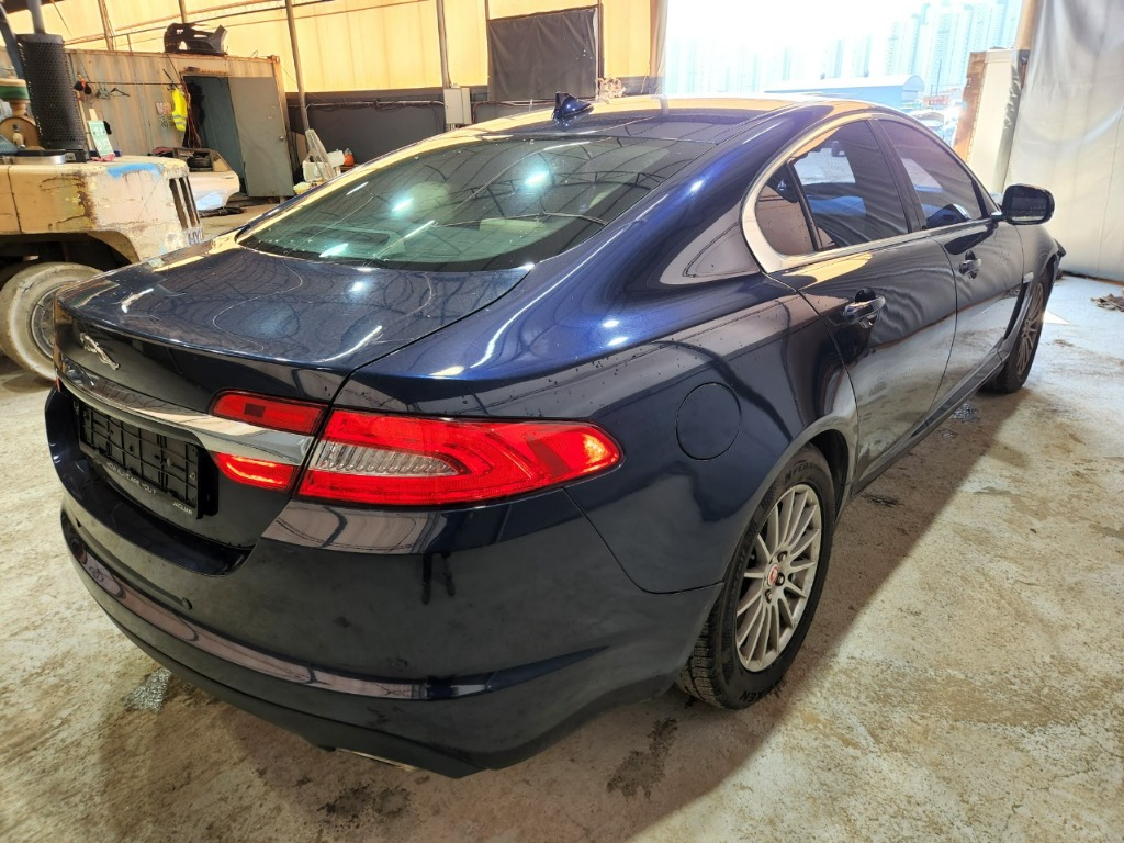 SAJAA05J2FDU56832 Jaguar New Xf