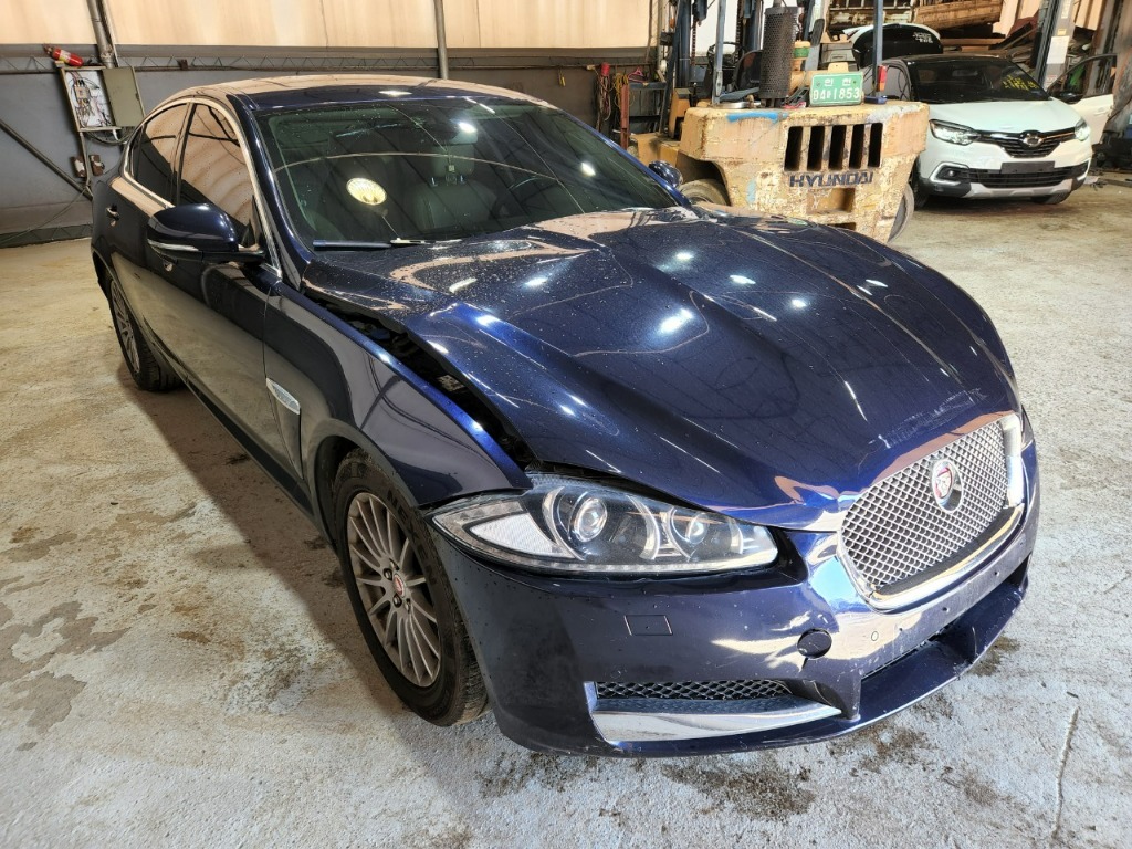 SAJAA05J2FDU56832 Jaguar New Xf