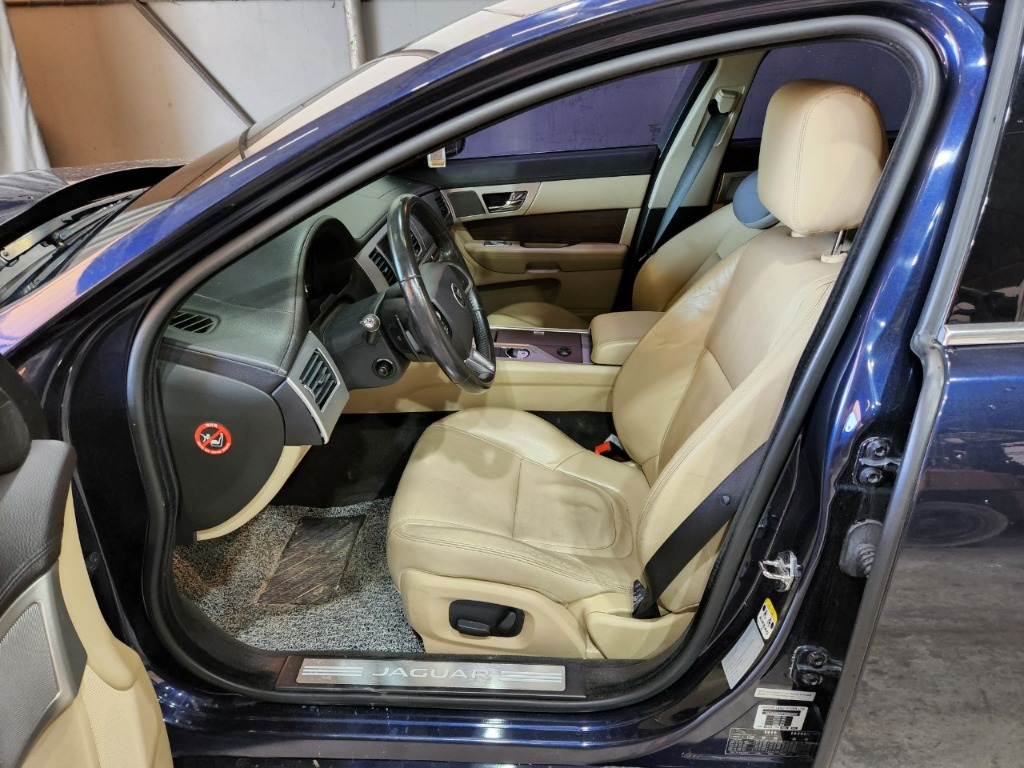SAJAA05J2FDU56832 Jaguar New Xf