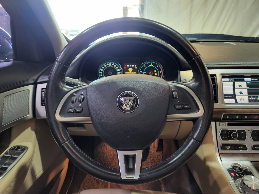 SAJAA05J2FDU56832 Jaguar New Xf