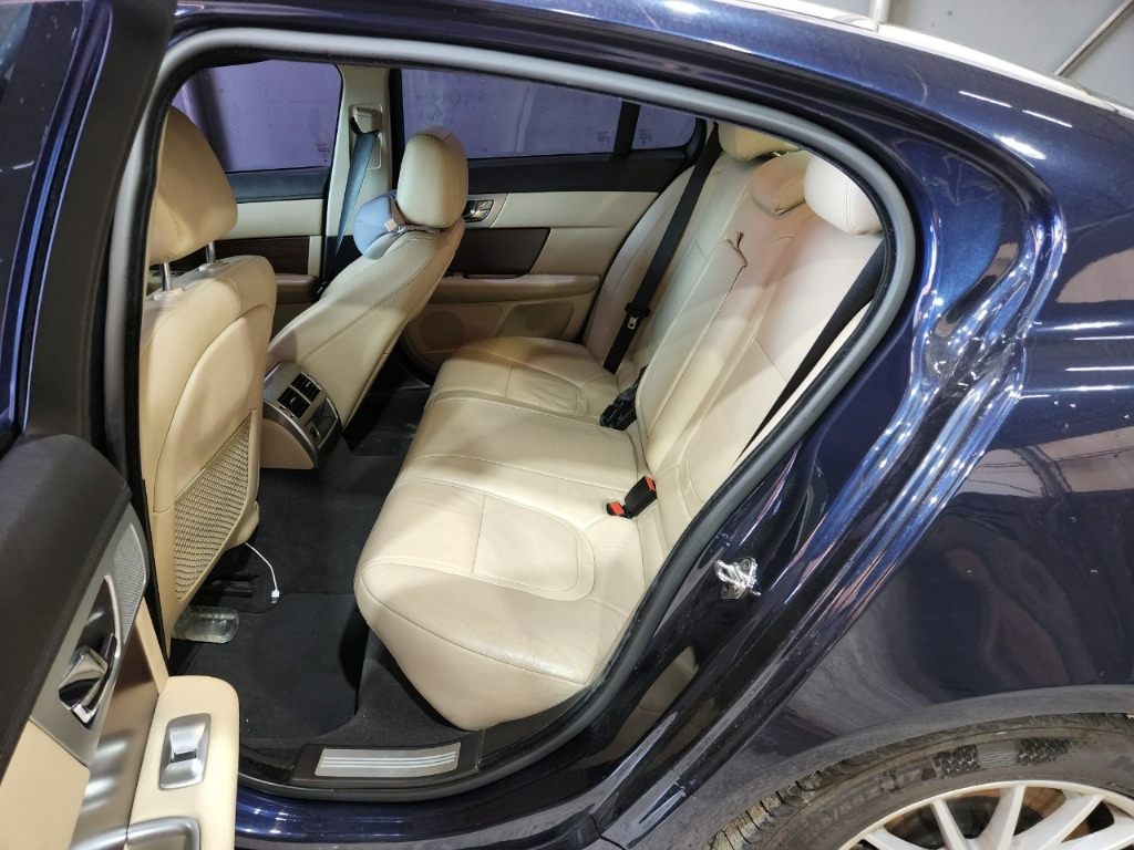 SAJAA05J2FDU56832 Jaguar New Xf