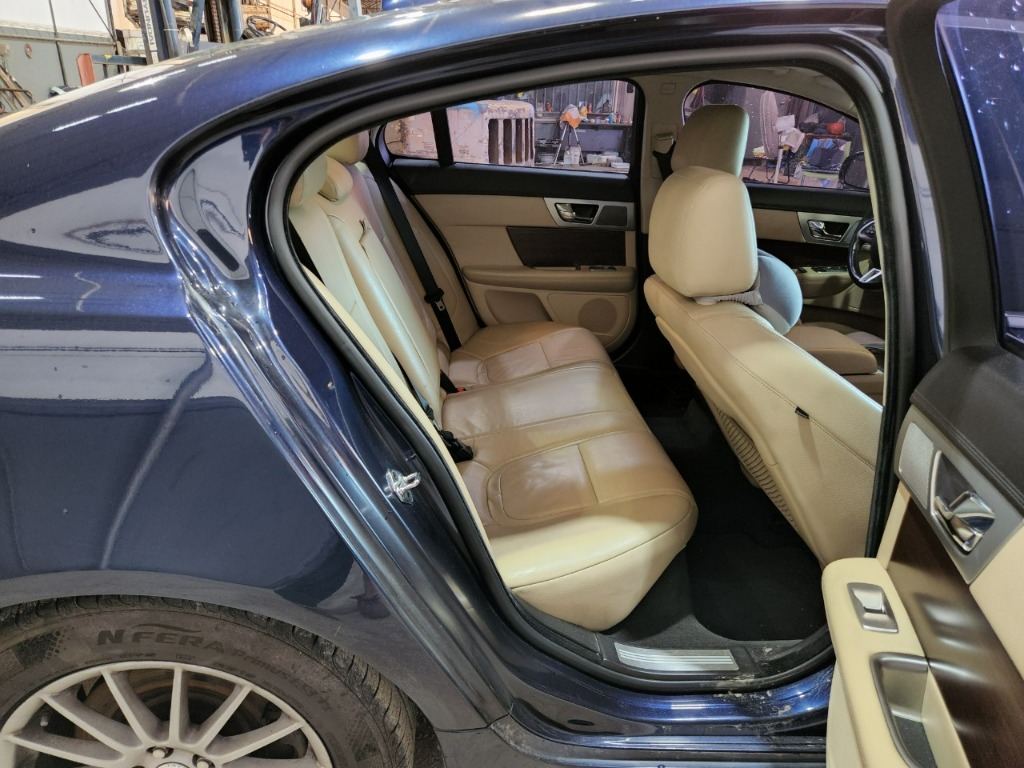 SAJAA05J2FDU56832 Jaguar New Xf