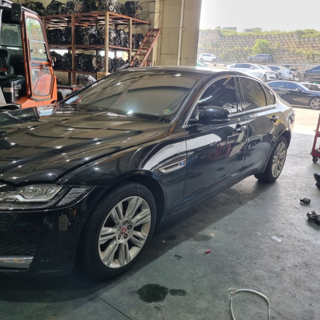Jaguar Xf X260 2018 SAJBB4BN4JCY54882 Image 2