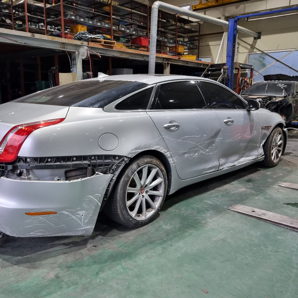 Jaguar Xj 3.0d 2015 SAJAA2222FNV79131 Image 13