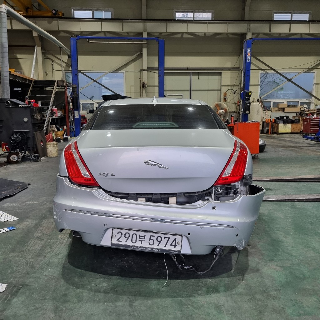 Jaguar Xj 3.0d 2015 SAJAA2222FNV79131 Image 16
