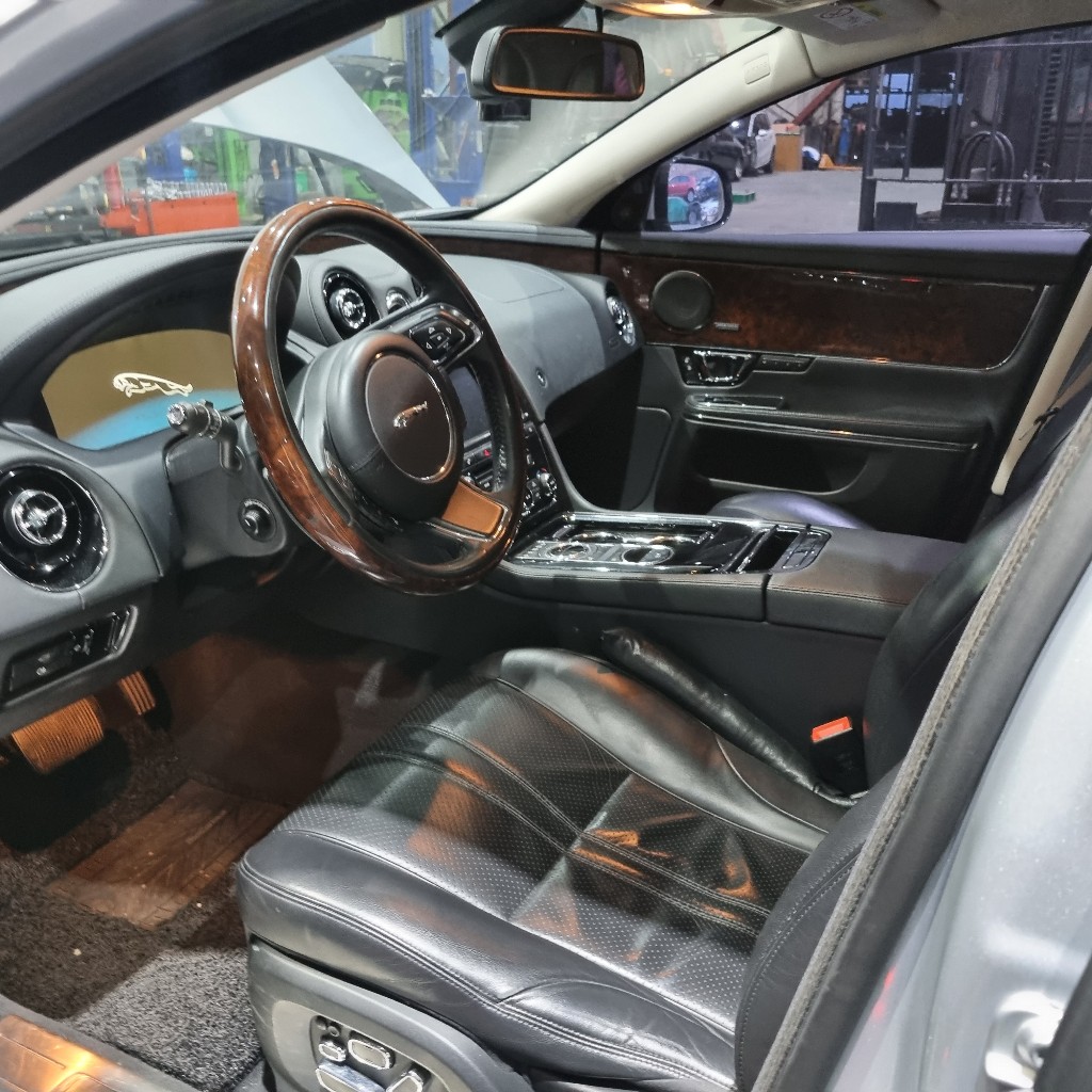 Jaguar Xj 3.0d 2015 SAJAA2222FNV79131 Image 4