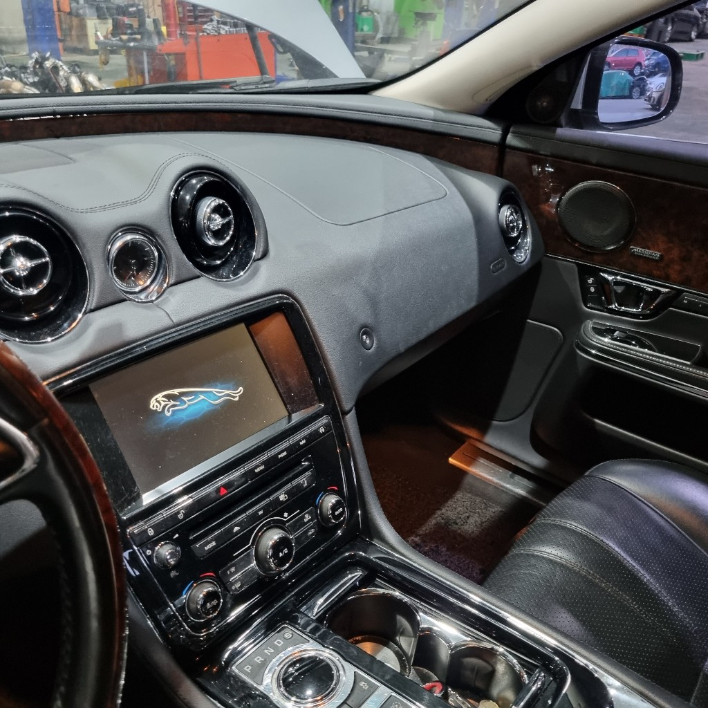 Jaguar Xj 3.0d 2015 SAJAA2222FNV79131 Image 7
