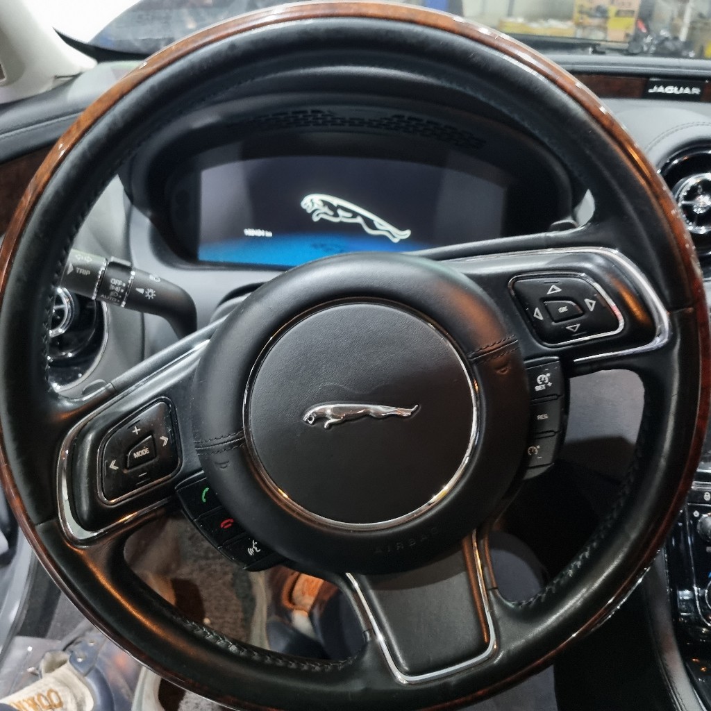 Jaguar Xj 3.0d 2015 SAJAA2222FNV79131 Image 10