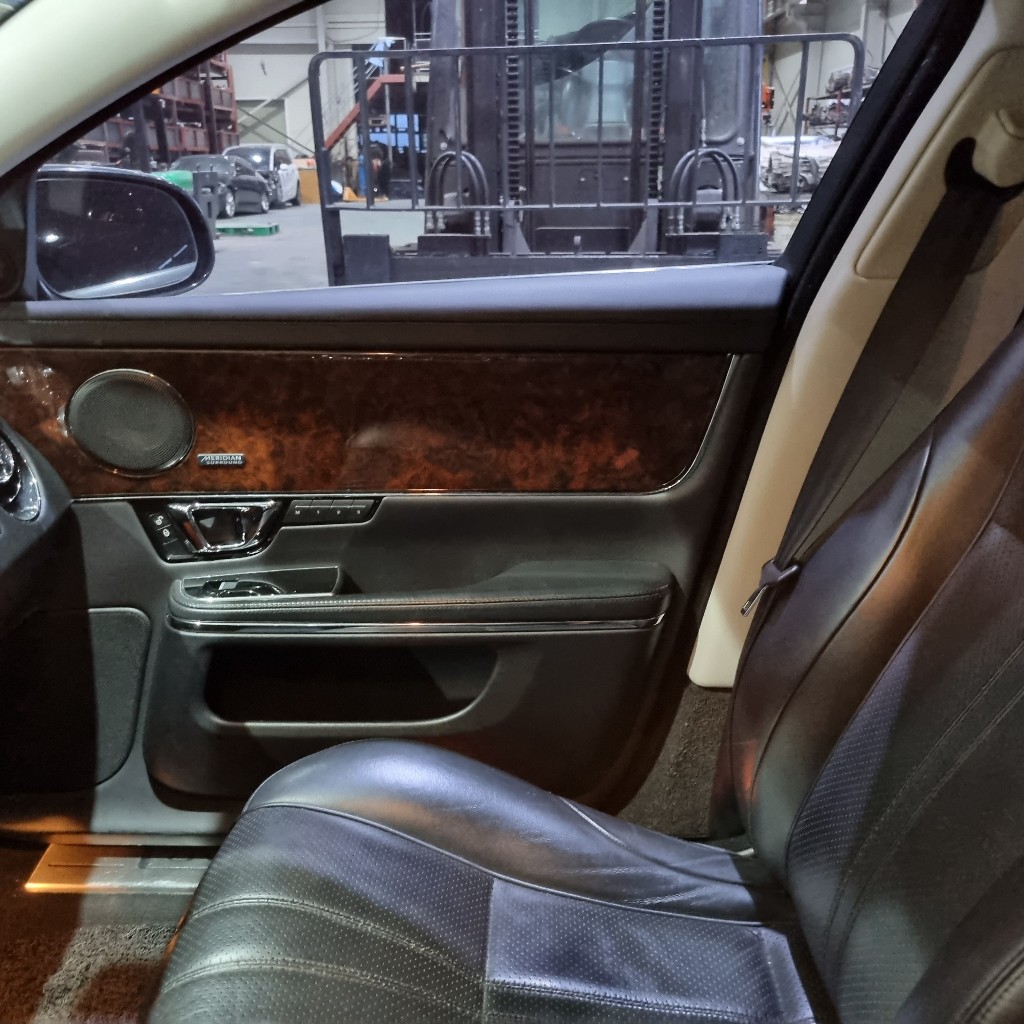 Jaguar Xj 3.0d 2015 SAJAA2222FNV79131 Image 11