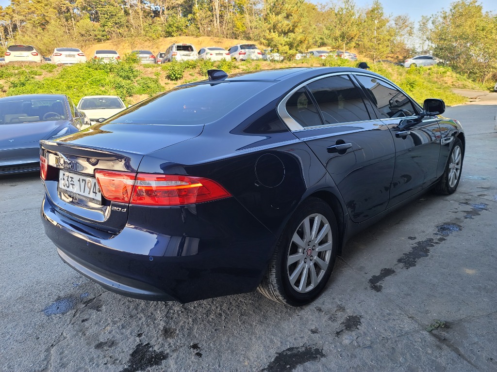 Jaguar Xe 20t 2017 SAJAB4BG4HA970733 Image 24