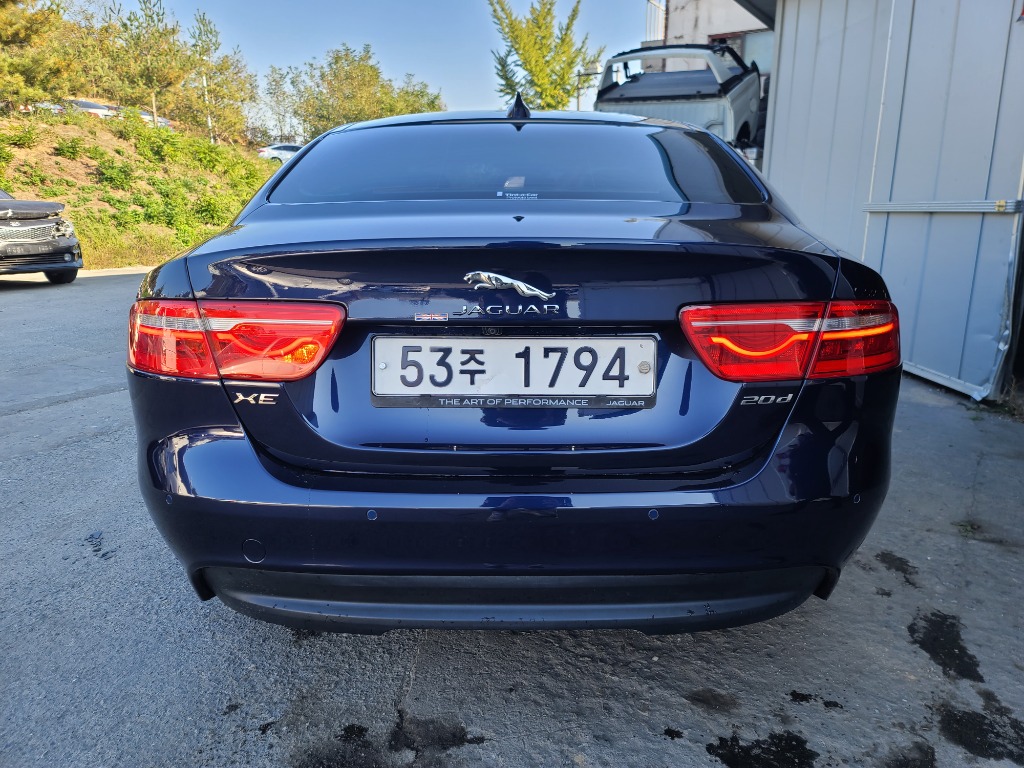 Jaguar Xe 20t 2017 SAJAB4BG4HA970733 Image 27