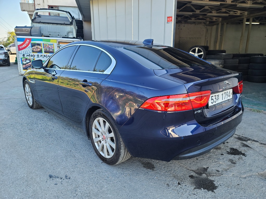Jaguar Xe 20t 2017 SAJAB4BG4HA970733 Image 28