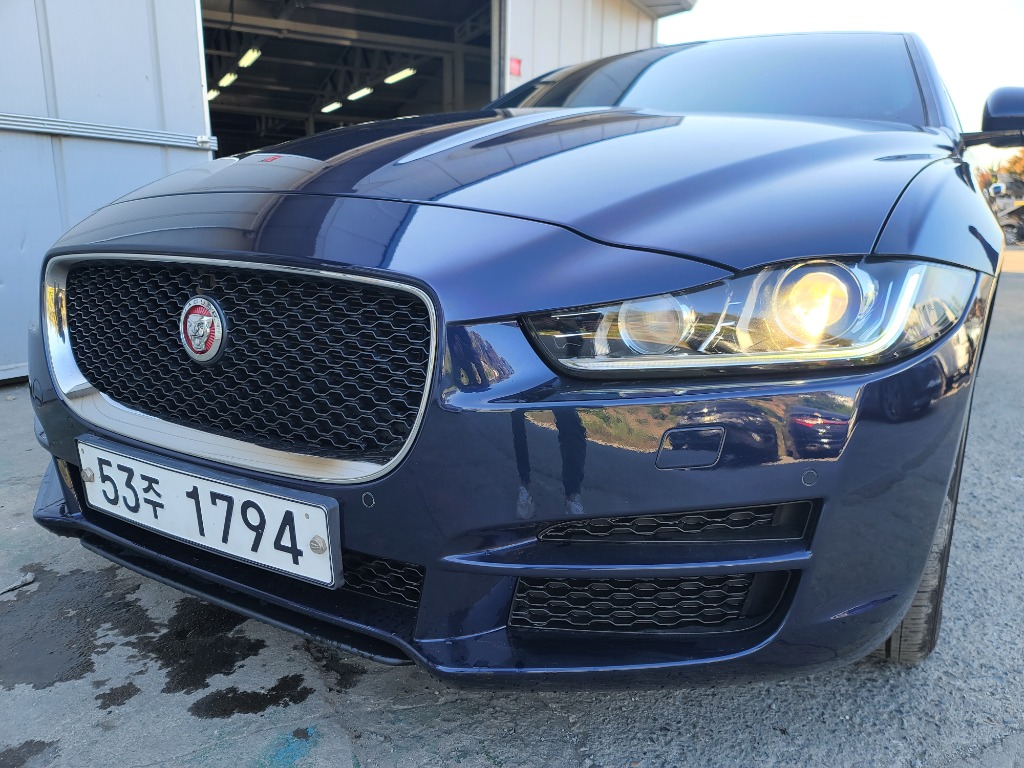 Jaguar Xe 20t 2017 SAJAB4BG4HA970733 Image 30