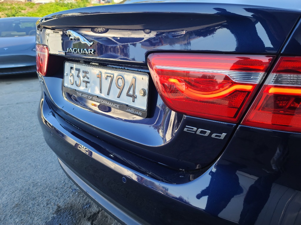 Jaguar Xe 20t 2017 SAJAB4BG4HA970733 Image 32