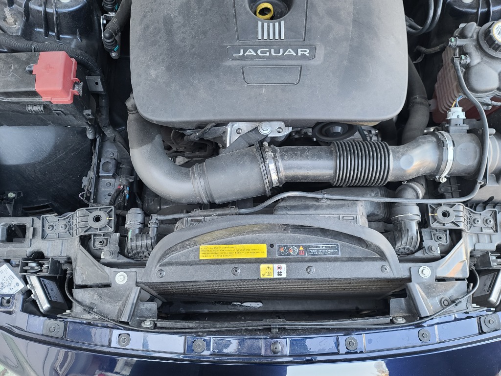 Jaguar Xe 20t 2017 SAJAB4BG4HA970733 Image 5