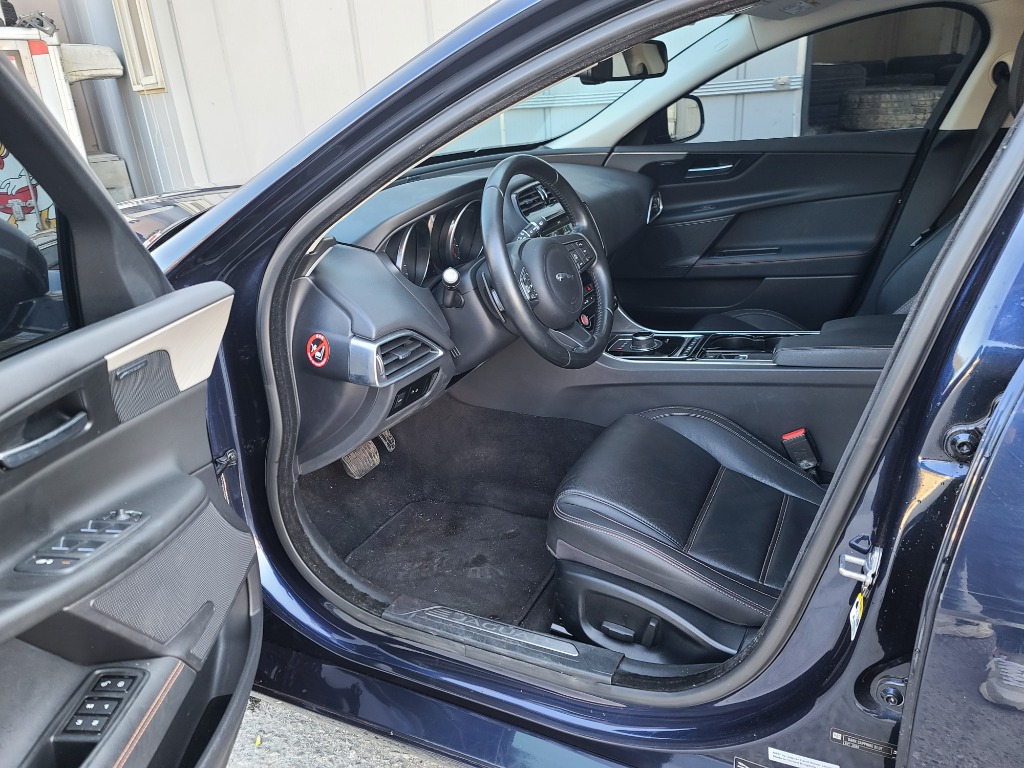 Jaguar Xe 20t 2017 SAJAB4BG4HA970733 Image 8