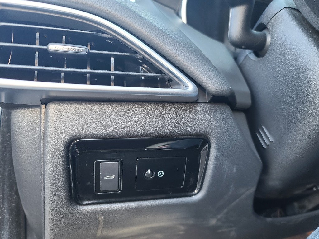 Jaguar Xe 20t 2017 SAJAB4BG4HA970733 Image 11