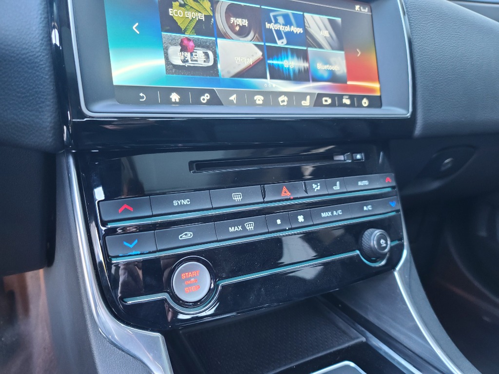 Jaguar Xe 20t 2017 SAJAB4BG4HA970733 Image 15