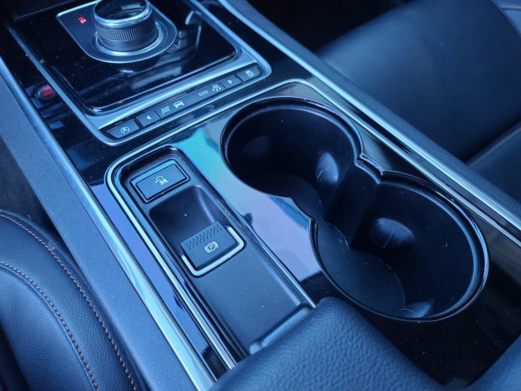 Jaguar Xe 20t 2017 SAJAB4BG4HA970733 Image 17