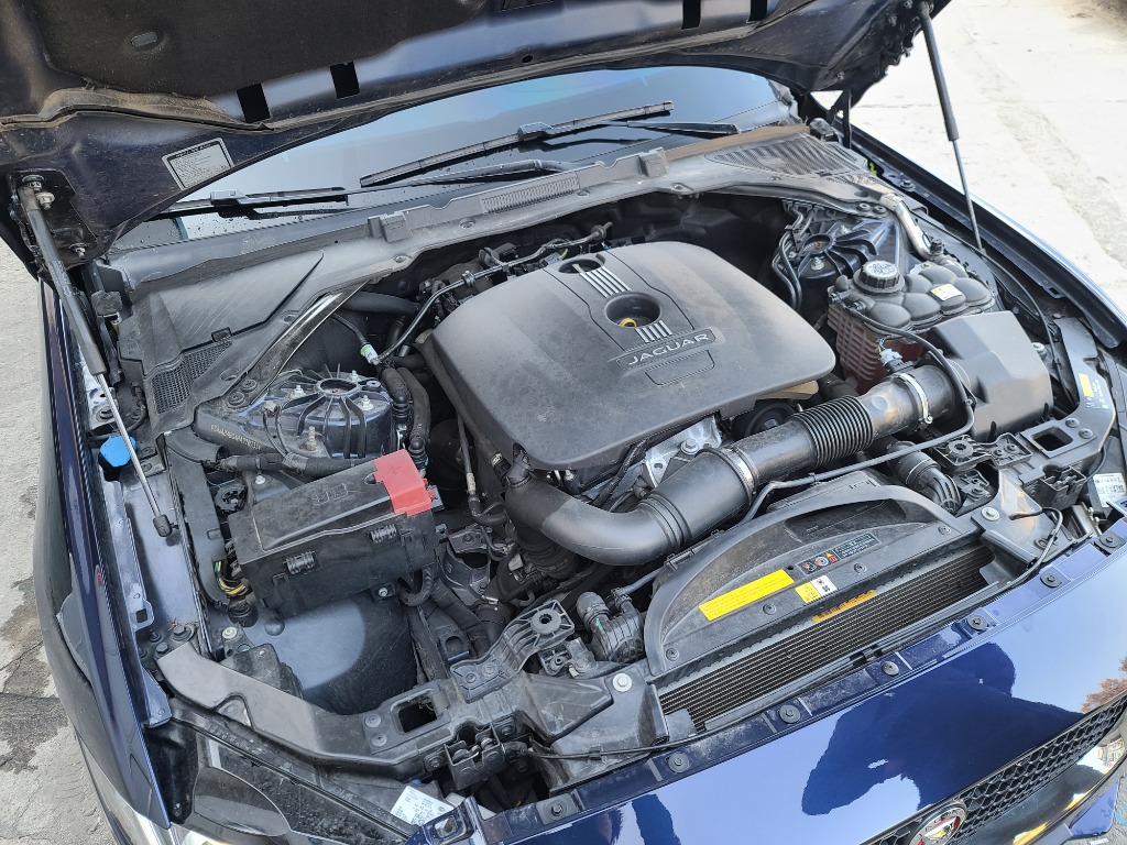 Jaguar Xe 20t 2017 SAJAB4BG4HA970733 Image 22