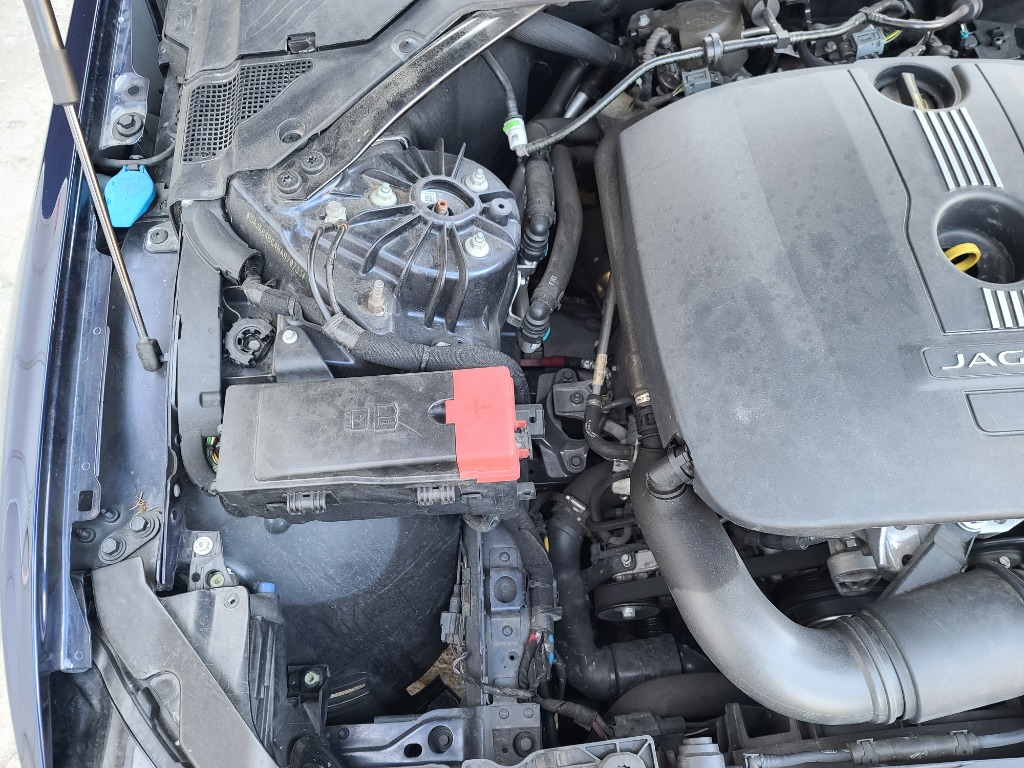 Jaguar Xe 20t 2017 SAJAB4BG4HA970733 Image 23