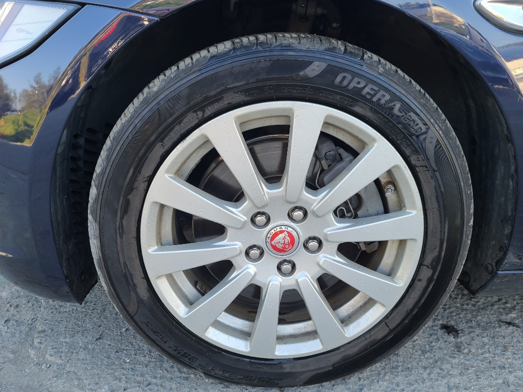 Jaguar Xe 20t 2017 SAJAB4BG4HA970733 Image 25