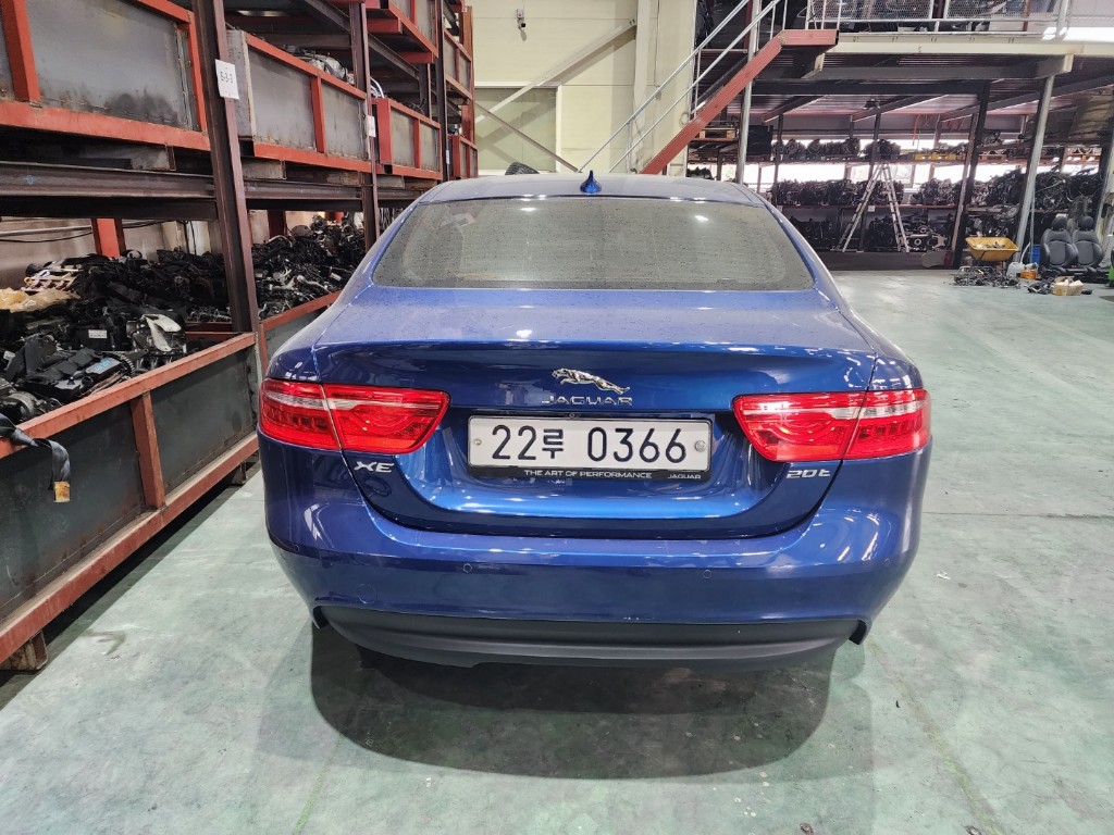 Jaguar Xe 20d 2016 SAJAB4BG0GA922872 Image 12