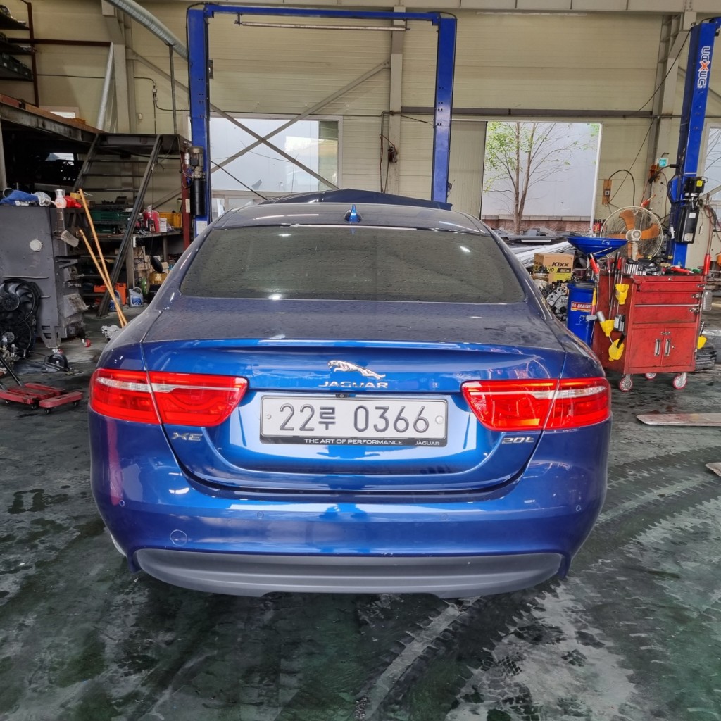 Jaguar Xe 20d 2016 SAJAB4BG0GA922872 Image 13