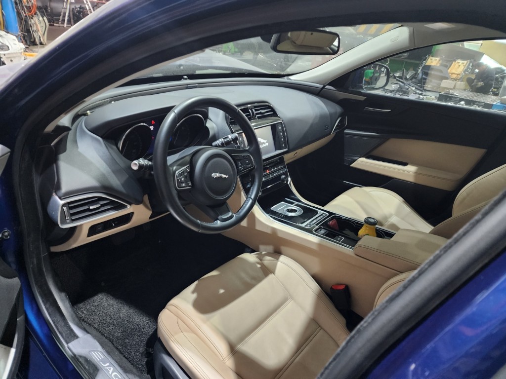 Jaguar Xe 20d 2016 SAJAB4BG0GA922872 Image 17