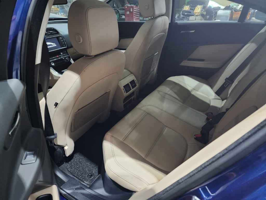Jaguar Xe 20d 2016 SAJAB4BG0GA922872 Image 3