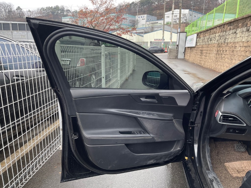 SAJAB4BNXGA924904 Jaguar Xe 20d